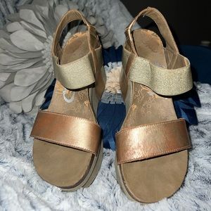 Otbt gold wedge sandals size 8